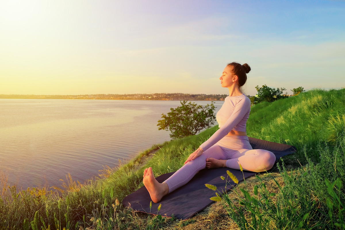 7 stretches in 7 minuten om jouw onderrug pijn te verlichten of zelfs te verhelpen!