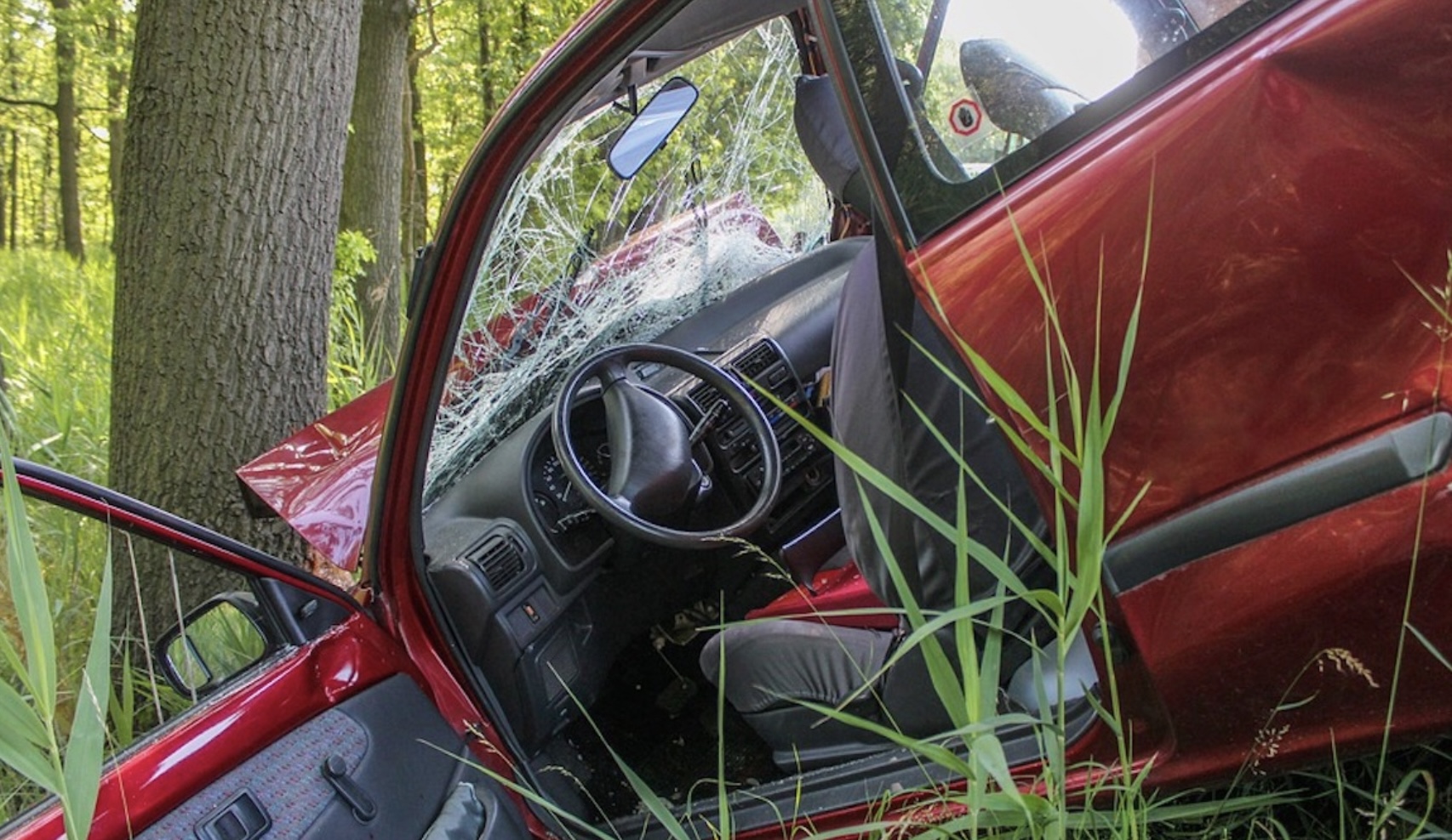 18-jarige jongen reed een jonge vrouw dood. Het kaartje dat de politie in haar hand aantrof, maakt iedereen aan het huilen