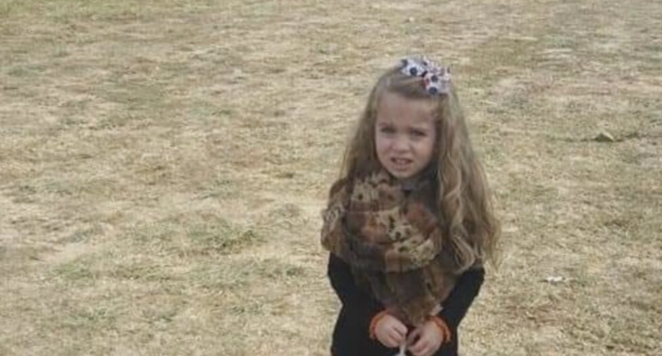 De foto van het meisje dat het hele internet overging. De reden zal je verbazen