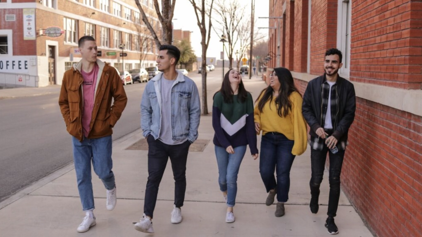 Scholieren halen meer dan 250.000 euro op voor concierge, zodat hij eindelijk met pensioen kan