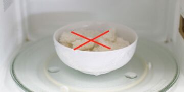 Wees gewaarschuwd: warm deze voedingsmiddelen nooit op!