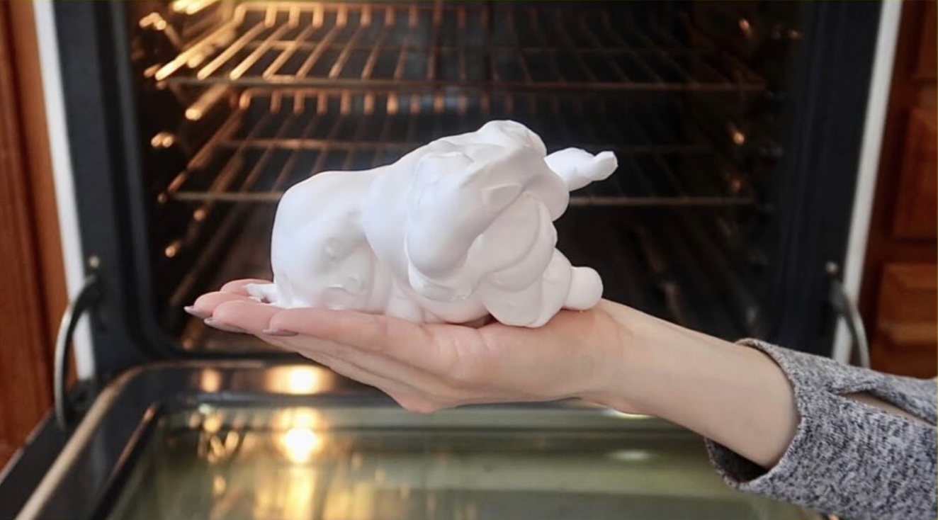 SUPERTIP: Ze deed scheerschuim op een bezem. Wat er toen gebeurde had niemand verwacht