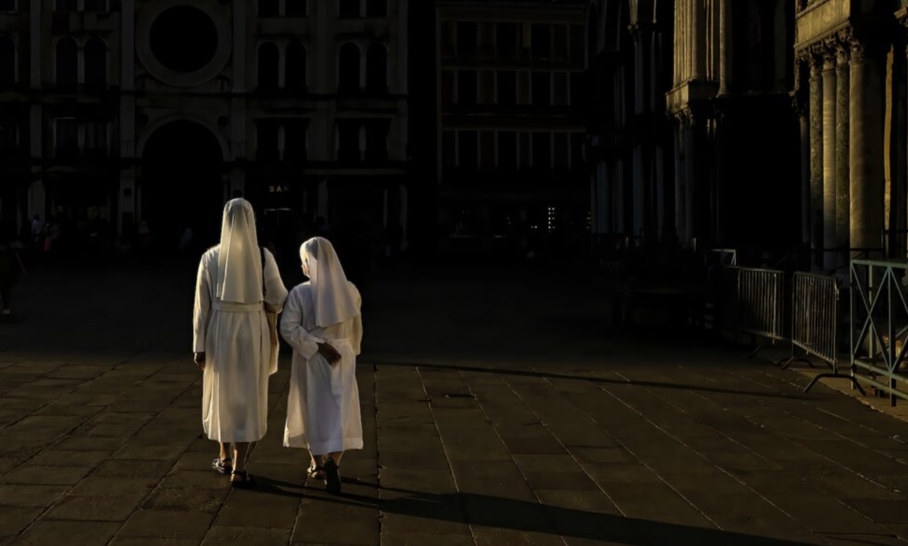 Opmerkelijk verhaal: twee nonnen raken zwanger na missie in Afrika