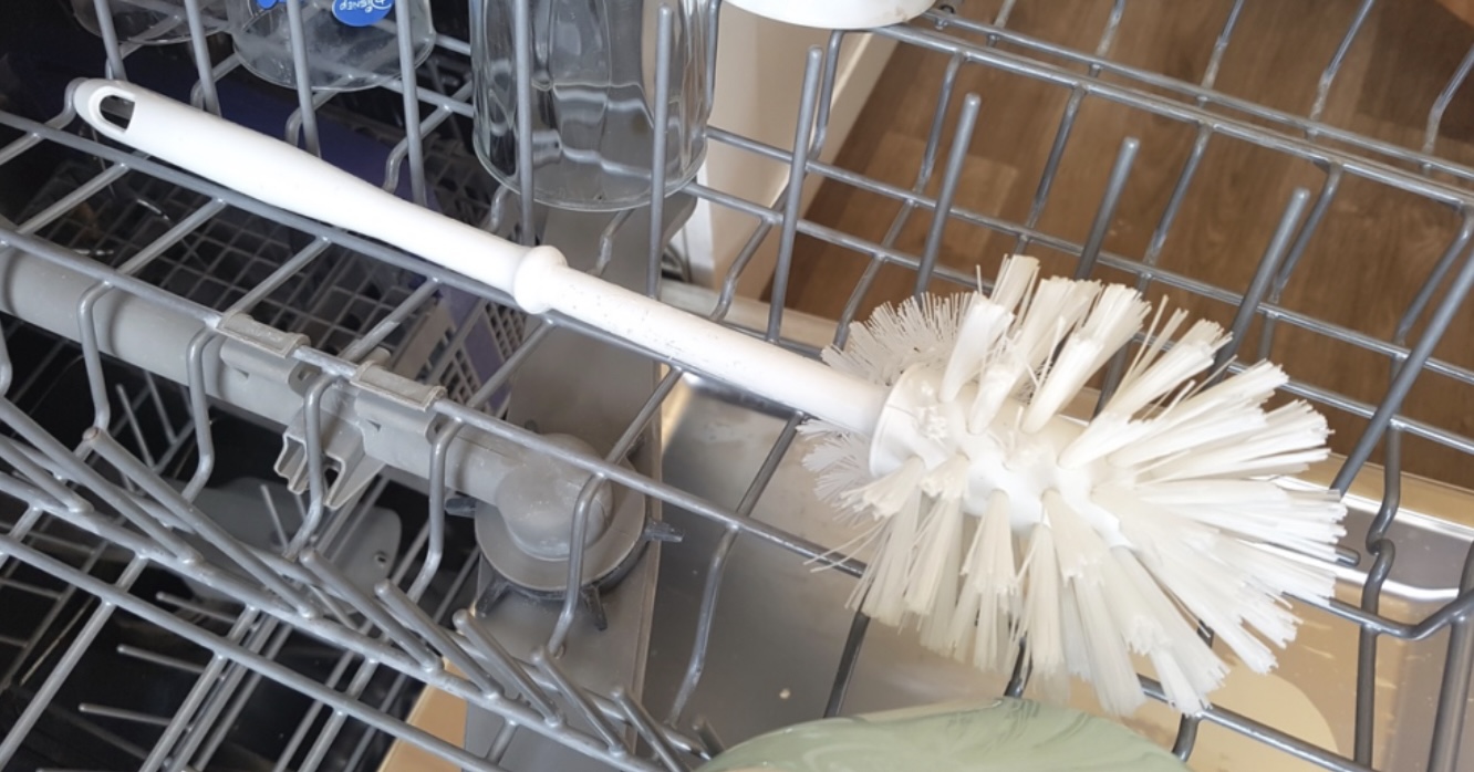 7 dingen die je met oude toiletborstels kan doen behalve weggooien