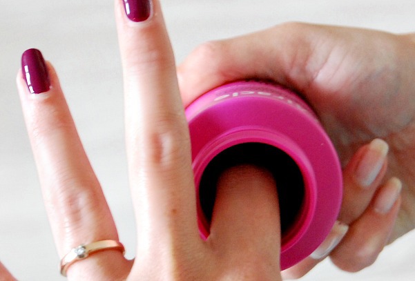 SUPERTIP: 7 manieren om nagellakremover te gebruiken tijdens het huishouden