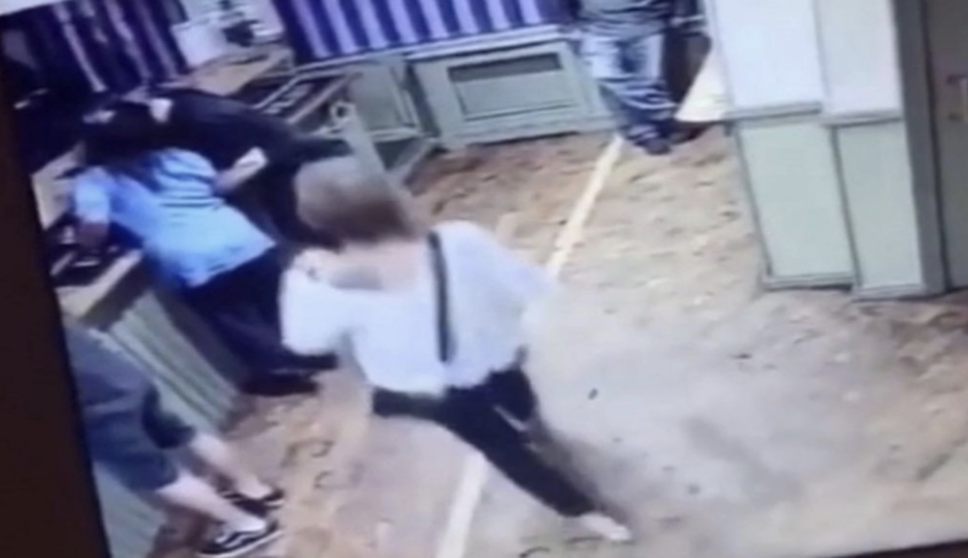 OEPS! Man boekt hotelkamer met zijn minnares, maar dan komt zijn vrouw erbij