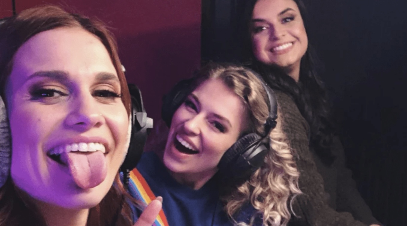 VIDEO: Optreden van K3 gaat gruwelijk mis. ‘Onwijs geschrokken!’