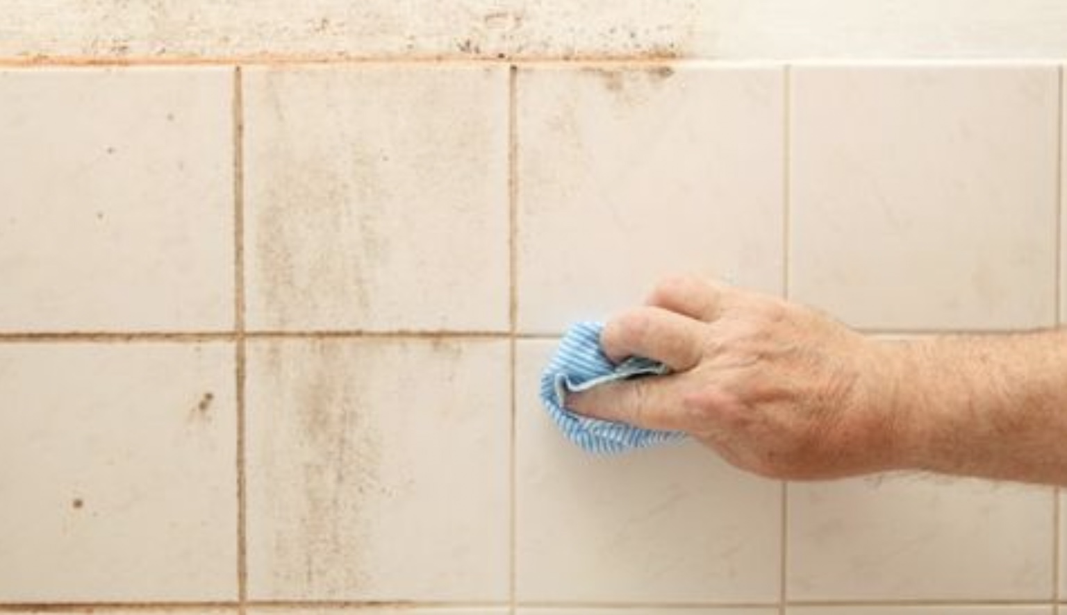 Deze 2 natuurlijke producten is badkamerschimmel verleden tijd!
