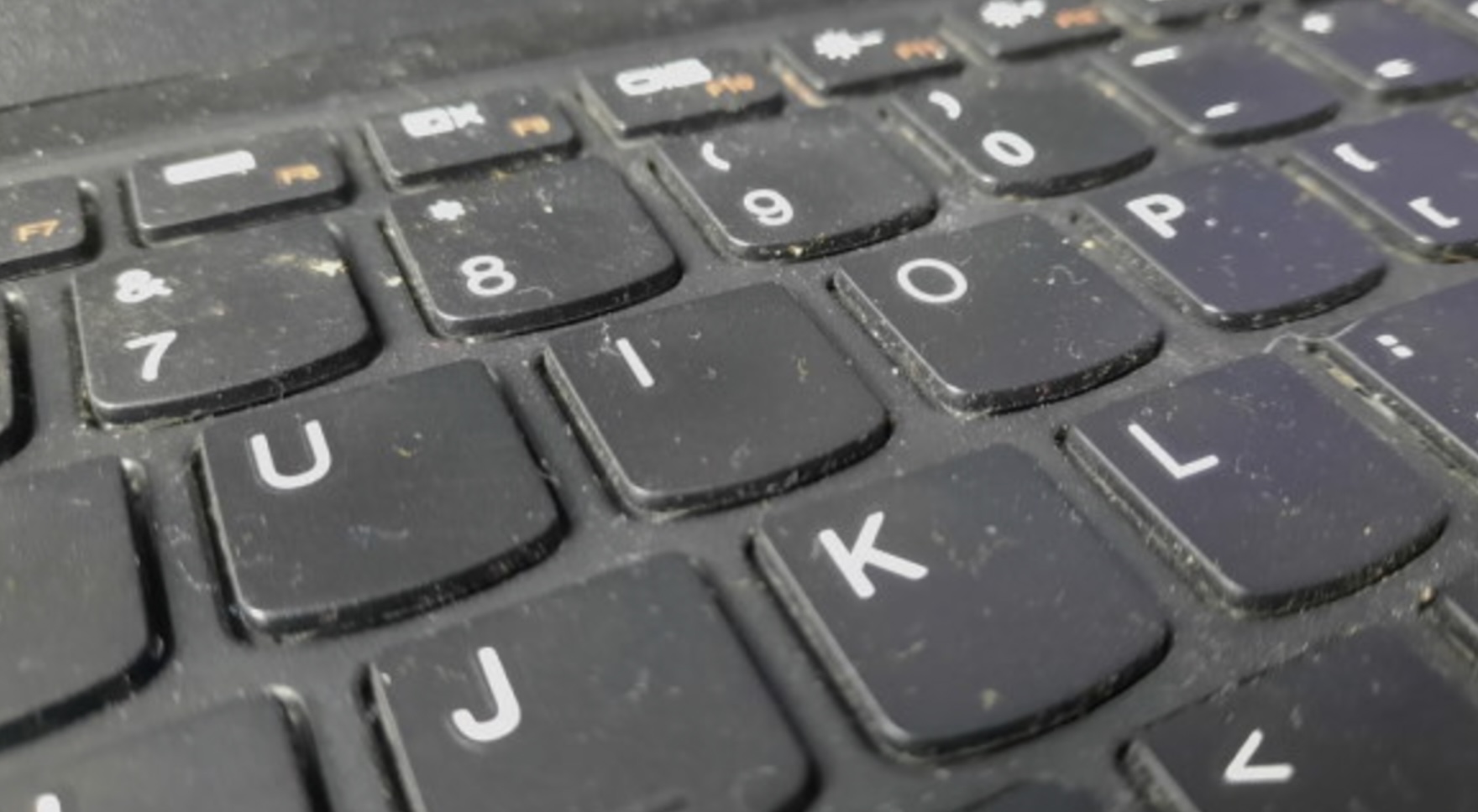 Je toetsenbord schoonmaken is makkelijker dan ooit met deze eenvoudige truc