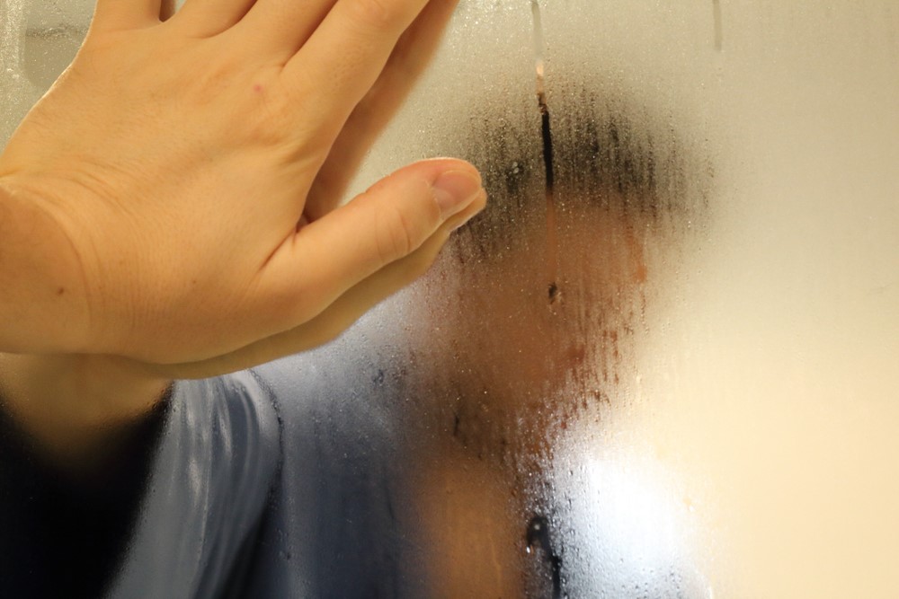 Beslagen badkamerspiegel? Door dit simpele trucje heb je hier nooit meer last van