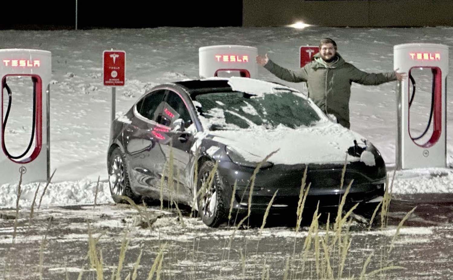 Teslas-kunnen-niet-zo-goed-tegen-de-vrieskou-accu-laadt-niet-meer-op - Info Vandaag