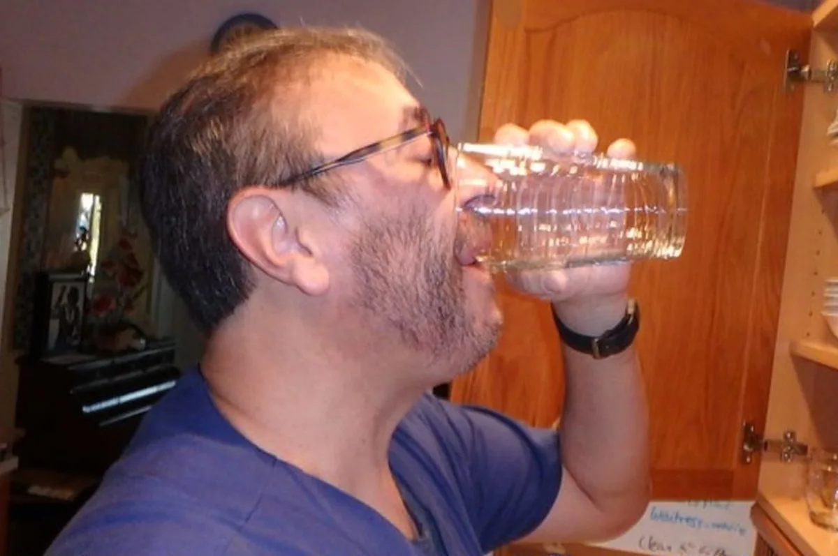 Dit is wat er gebeurt als je teveel water drinkt (opletten dus!)