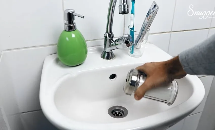 Een trucje out grootmoeders tijd die goud waard is! Moeilijk te geloven dat dit werkt, tot je het met eigen ogen ziet!