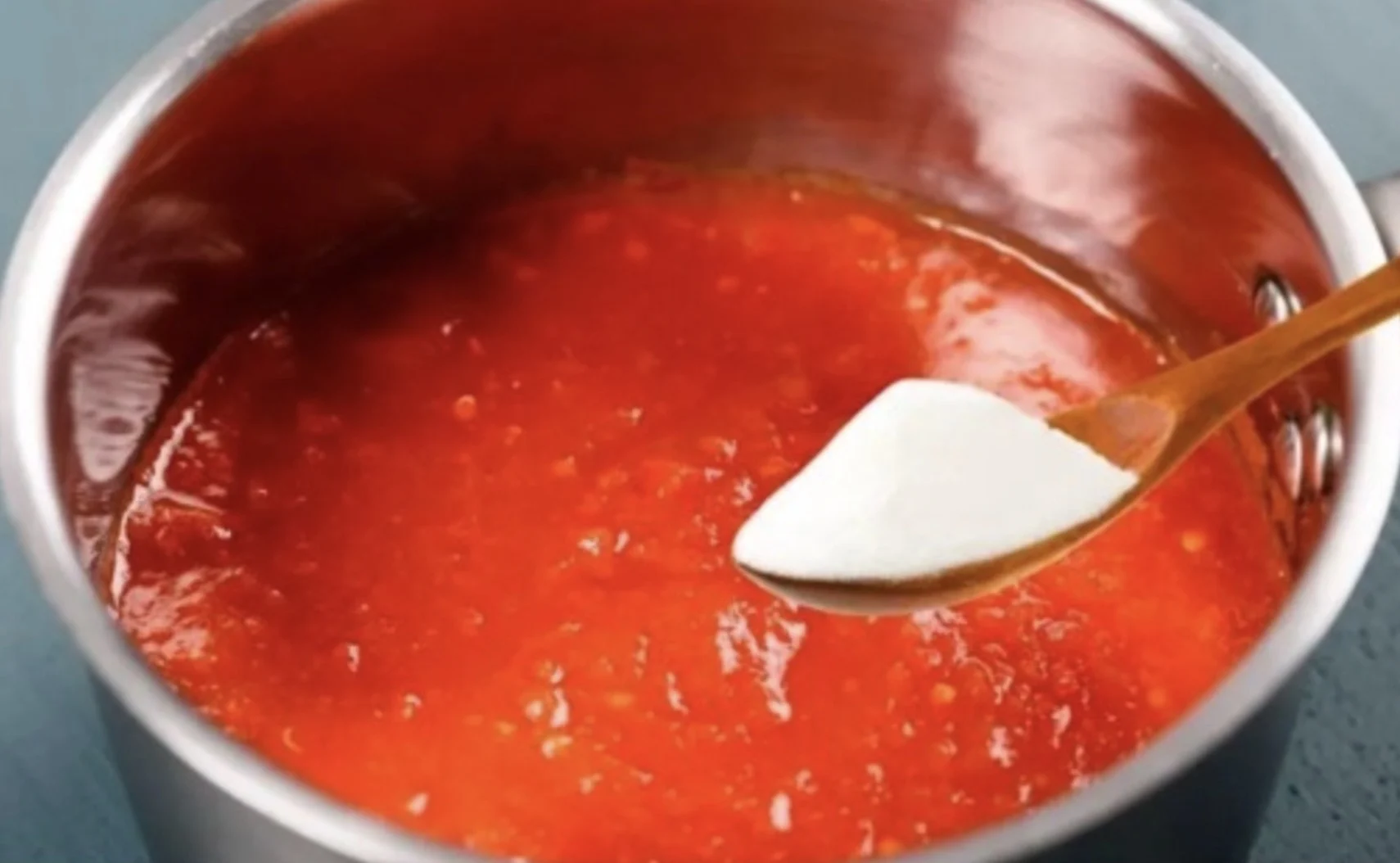 Keukenchef onthult: Gebruik dit geheime ingredient in je tomatensaus en je wil nooit meer anders