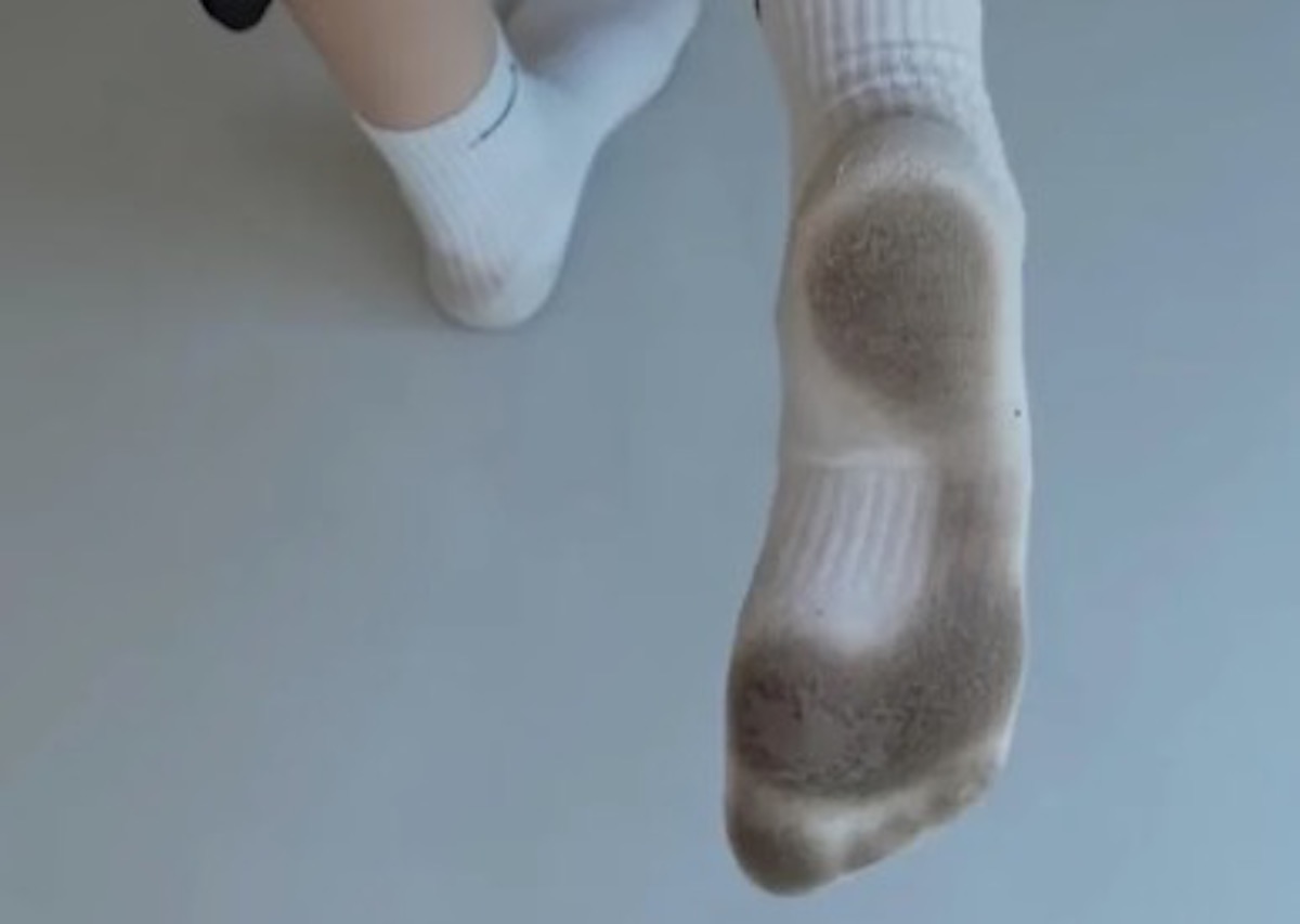 Zo maak je jouw grauwe sokken waar stralend wit binnen 2 minuten!