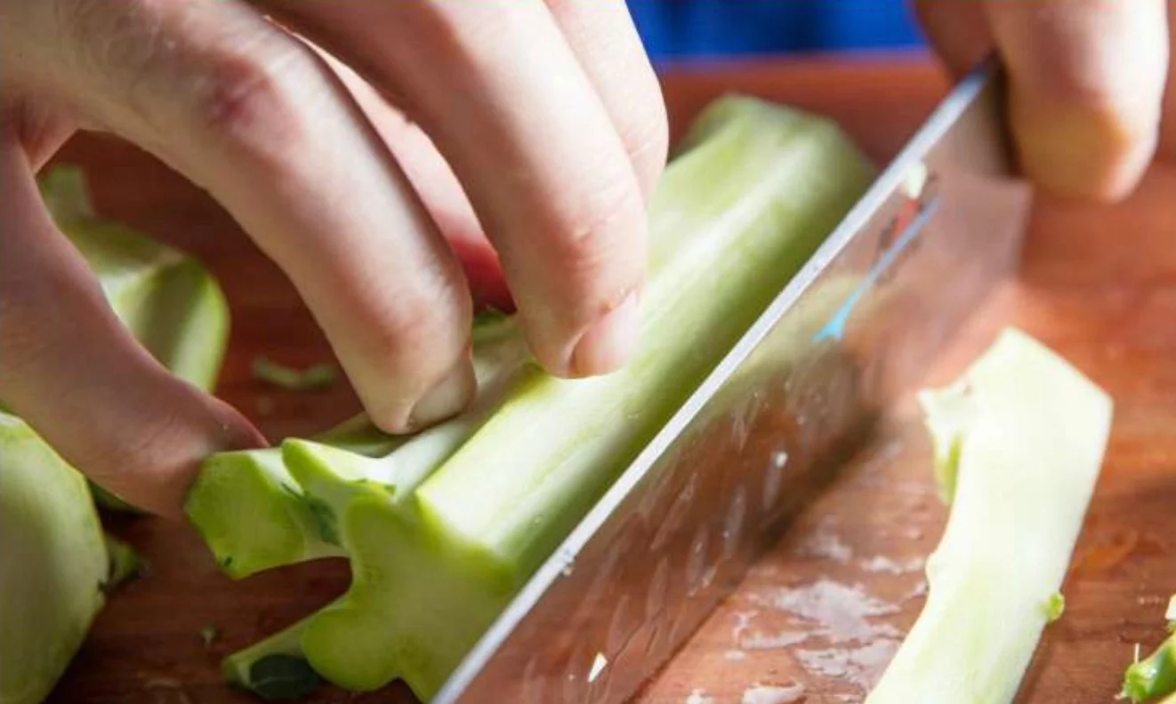 Gooi broccolistengels nooit weg: Dit moet je ermee doen (weet bijna niemand)