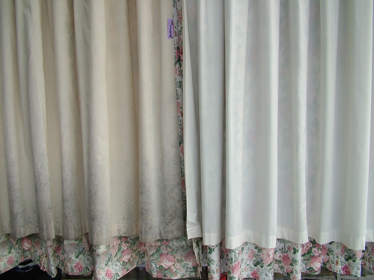 Voeg dit toe aan je was en de gordijnen zijn weer stralend wit