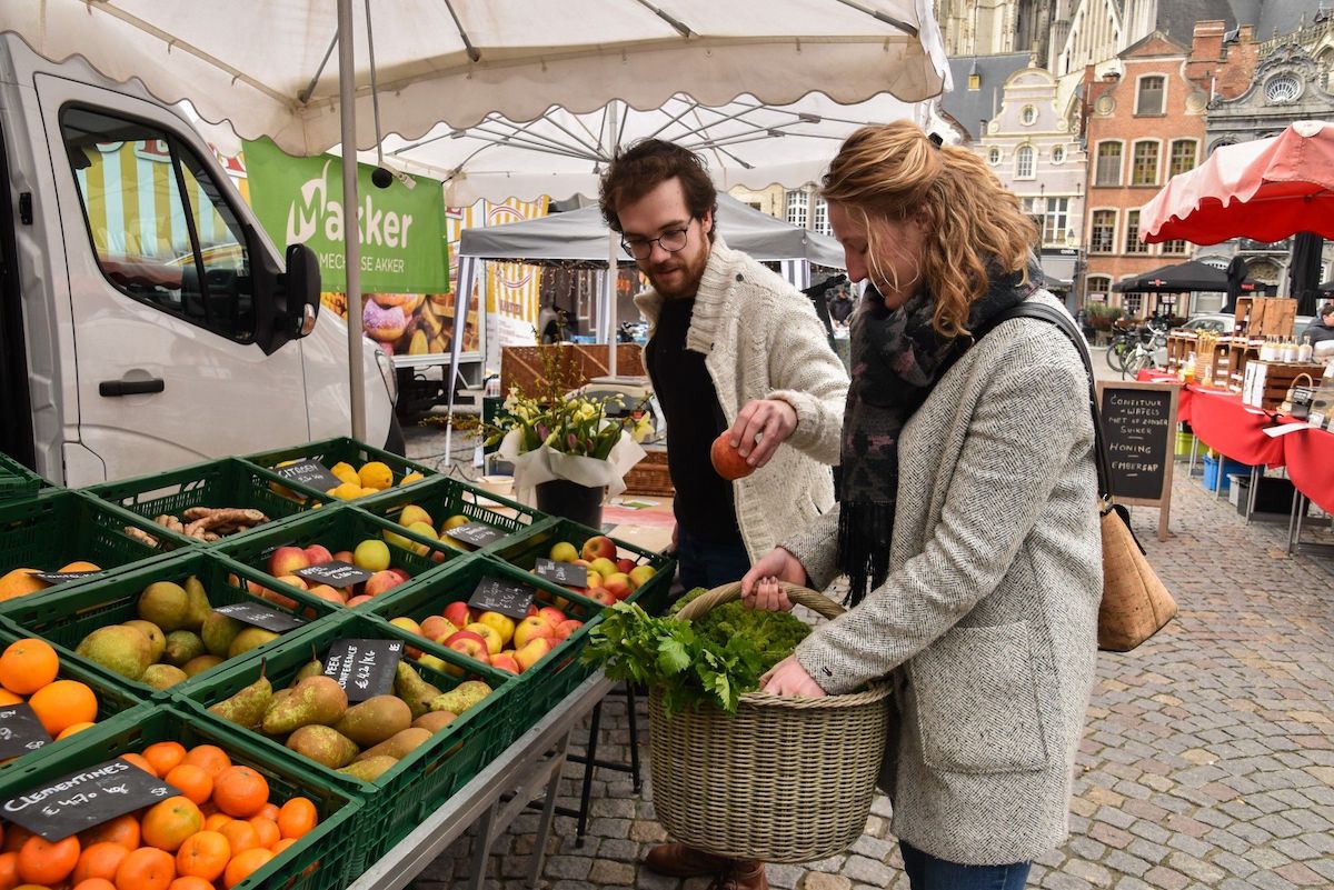 Groente en fruit goedkoper op de markt of in de winkel? Zo zit het!