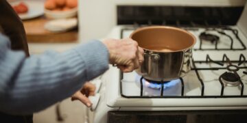 Dit is hoe schadelijk koken op gas eigenlijk echt is!