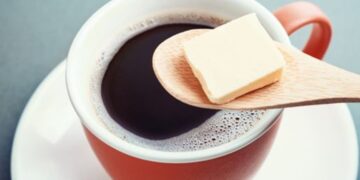 Dit is waarom je voortaan boter in je koffie moet doen (ja, echt)