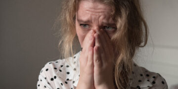 Marije (33): ‘Ik besloot huisvrouw te worden, maar mijn man behandelt me nu als zijn slaaf’