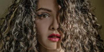 woman's face on focus photo