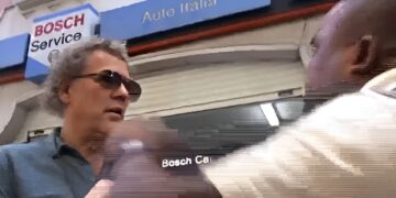 Kees van der Spek met schroevendraaier aangevallen tijdens onderzoek naar fraude