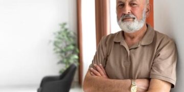 Peter (57) betaalt alleen nog maar contant: “Ik vertrouw de banken niet meer zoals vroeger”