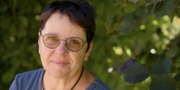 Henriette (66): ‘Ik vind dat iedereen in Nederland een helm moet dragen op de fiets, ongeacht het type fiets’