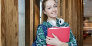 “Vera (21): ‘Ik werk alleen wat in mijn contract staat, geen seconde extra voor mijn baas'”