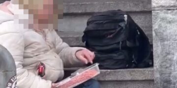 Ondertussen in Duitsland: Vrouw eet rauw gehakt uit het vuistje ‘Gadverdamme!’