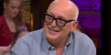 René van der Gijp casht dik met verkoop van strandappartement: “Die zit er warmpjes bij”