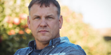 Ed (57) kijkt niet meer naar het nieuws: “Ik trek het niet”