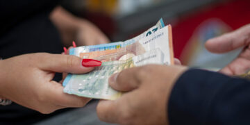 Nieuwe regels voor contante betalingen: hoeveel contant geld mag je eigenlijk uitgeven?