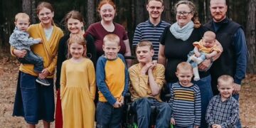 Moeder van 11 kids verwacht nóg een kind – dit bizarre bedrag geeft ze elke maand uit aan eten!