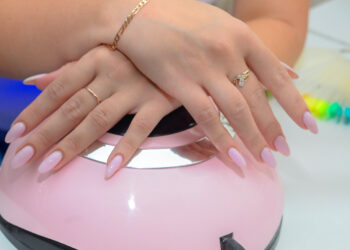 Aha: zo herken je een allergische reactie door gelnagellak
