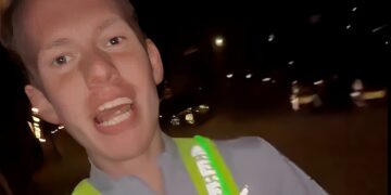 Multitasken tijdens hardlopen eindigt met een onverwacht harde klap