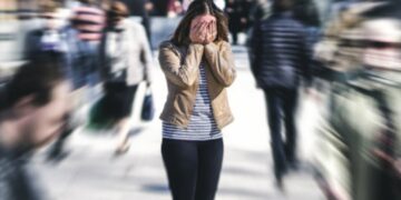 Dit is wat er echt gebeurt met je lichaam tijdens een paniekaanval