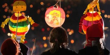 Iris (35): “Ze vroegen of mijn kind halal of “gewoon” snoep wilde hebben met Sint-Maarten”