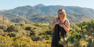 Nathalie (38): ‘In die grot op Corfu gebeurde iets magisch dat mijn kijk op het leven en de dood veranderde’