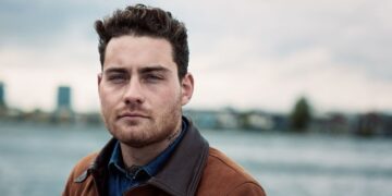 Tragisch verlies voor Douwe Bob: “Zoontje direct na geboorte overleden”