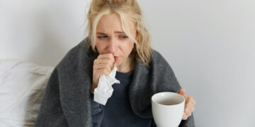 Is het griep of verkoudheid? Dit is hoe je het verschil herkent!