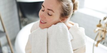 Met deze simpele truc maak jij jouw ruwe handdoeken zacht en pluizig