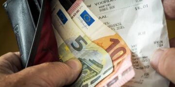 Bizar! De vaste lasten stijgen dit jaar met honderden euros per gezin!