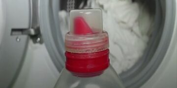 Verkleurde (witte) was? Zo krijg je de kleur weer terug