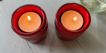 Met deze eenvoudige tip gaan je waxinelichtjes een stuk langer mee