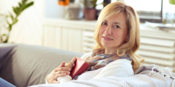 Lois (43): ”De man van mijn beste vriendin is al 20 jaar verliefd op mij.”