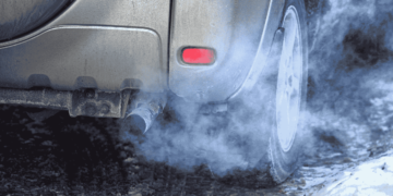 Dit is waarom uitlaatgassen van auto’s meer stinken in de winter