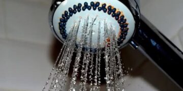 Waarom je je voortaan beter zonder zeep kunt douchen