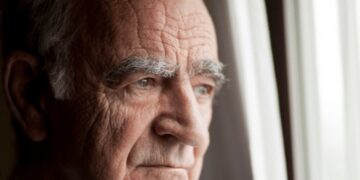 Eenzaam? Dít zijn de grote gevolgen op de fysieke gezondheid